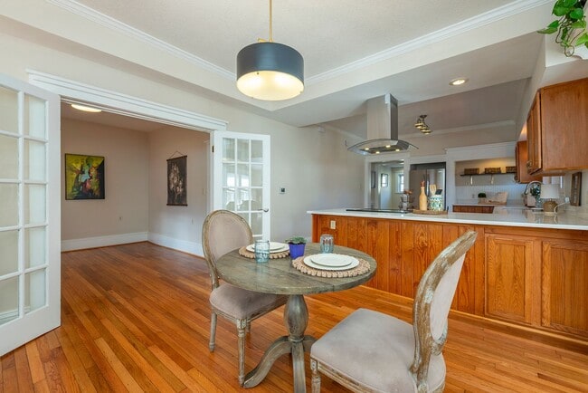 Building Photo - Charming Black Mountain Rental!