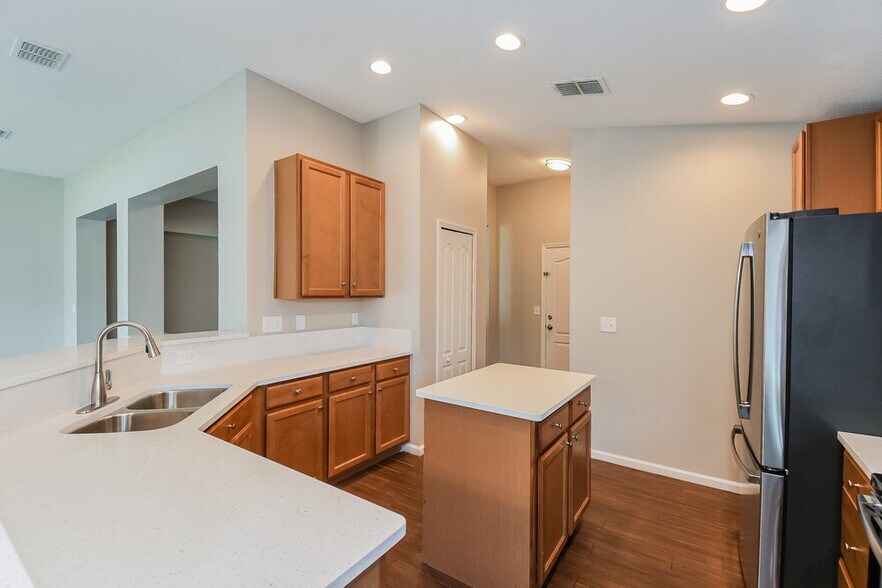 Building Photo - 2630 Oak Haven Dr