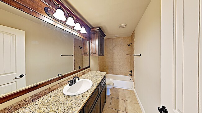 Building Photo - Beautiful 4 Bedroom, 2.5 Bathroom Home in ...