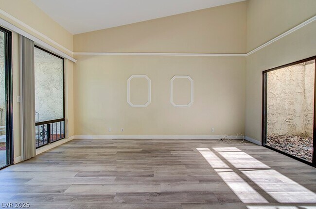 Building Photo - 2574 Pera Cir