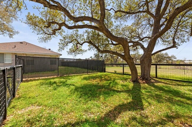 Building Photo - 109 Riverview Dr