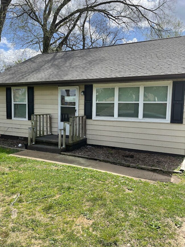 Primary Photo - Centrally located 3/2 house