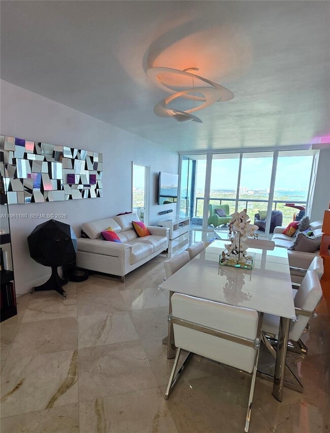 Building Photo - 601 NE 36th St