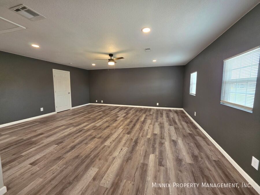 Building Photo - 4603 Mercedes Dr