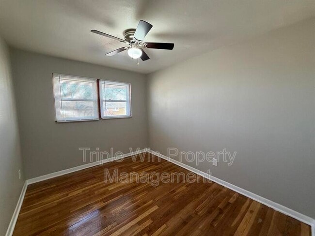 Building Photo - 2408 Caverhill Dr