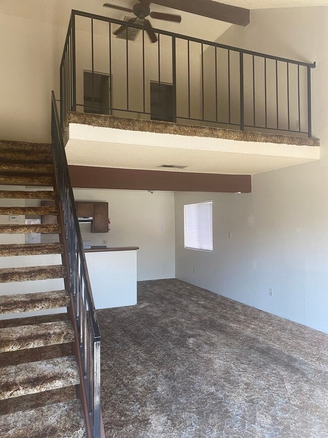 Building Photo - Hanford 1 bedroom spacious loft unit