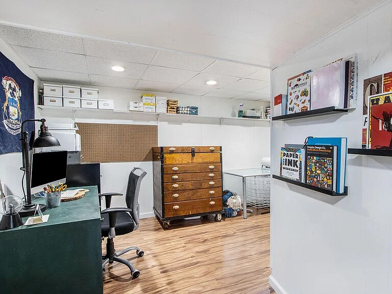 Building Photo - 2909 Crestview Ave