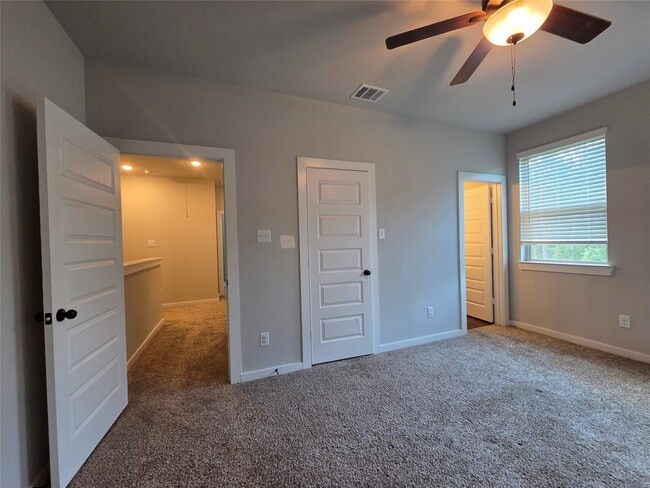 Building Photo - 9914 Grosbeak Ln