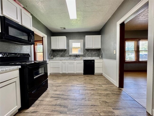 Building Photo - 609 N Caddo St