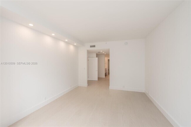 Building Photo - 151 Crandon Blvd