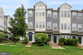 Building Photo - 13 River Ln