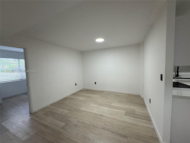 Building Photo - 12215 W Dixie Hwy