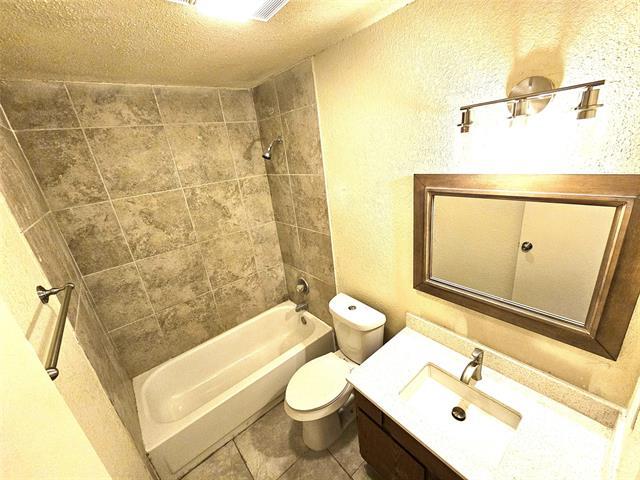 Building Photo - 724 Bluebonnet Dr