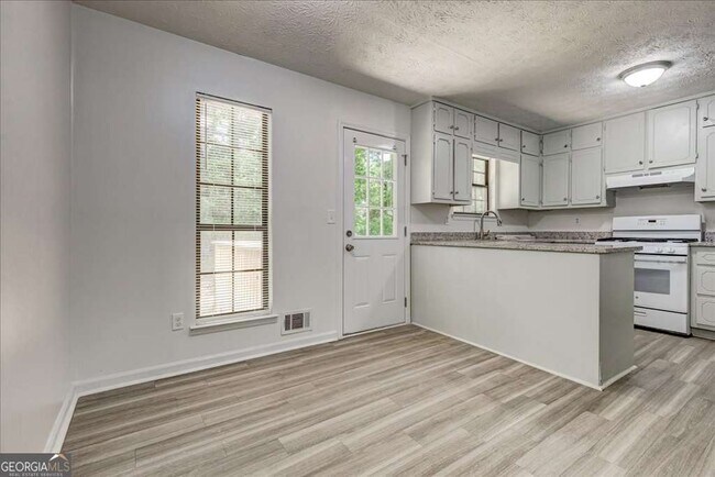 Building Photo - 8292 Blackfoot Trail