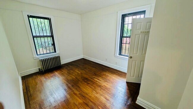 Building Photo - 118 Corbin Ave