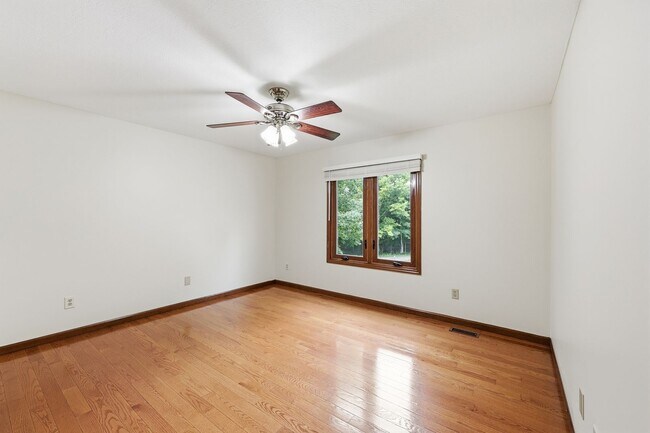 Building Photo - 7666 Windwood Dr