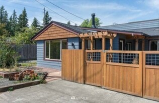 Building Photo - 1000 W Indiana St