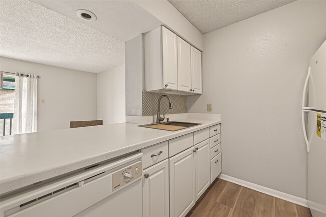 Building Photo - 1516 Bay Area Blvd