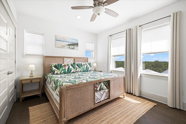 Building Photo - 275 Gulfview Cir