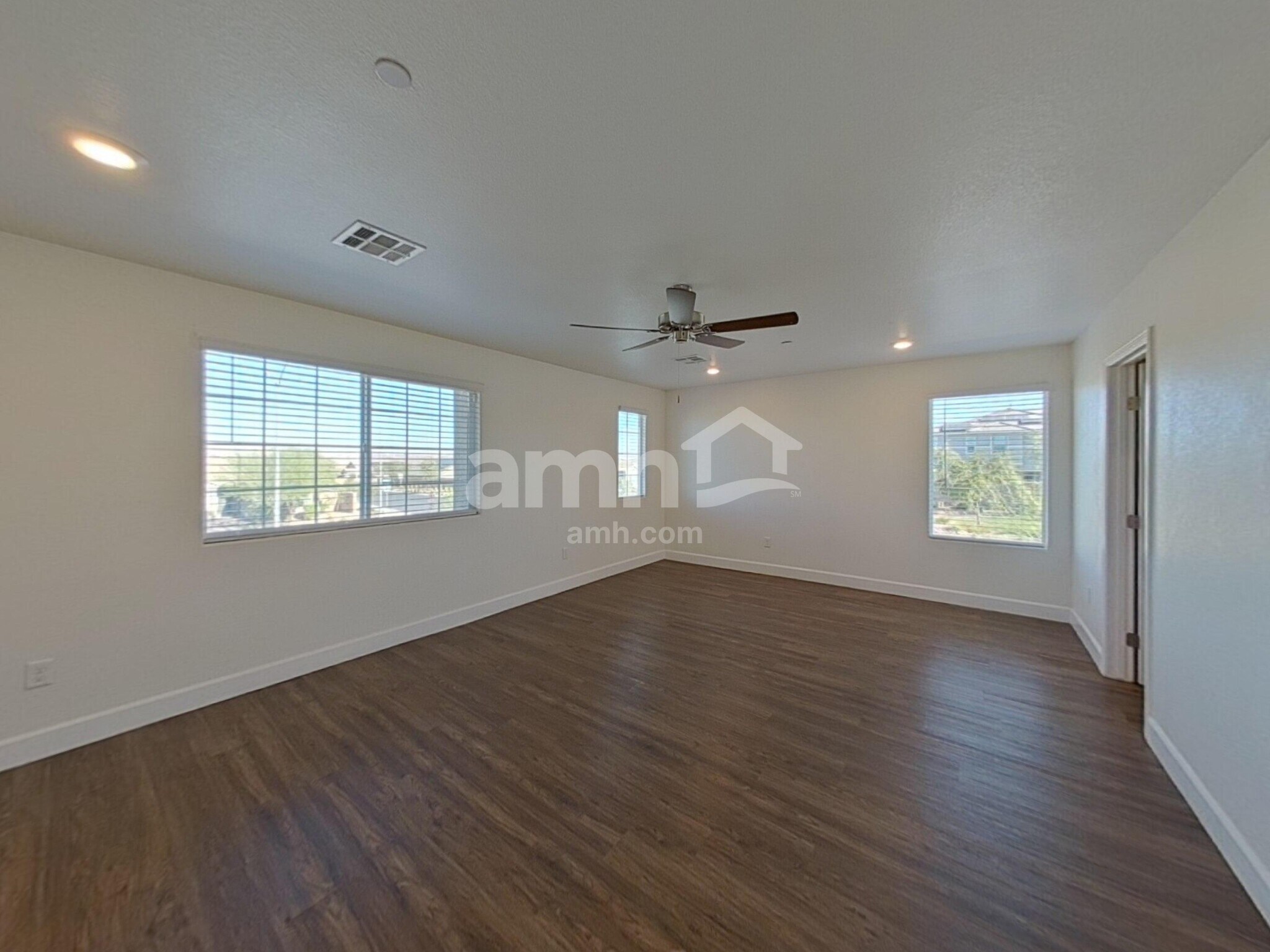 Building Photo - 696 N Water St