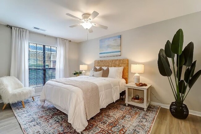 Building Photo - 2BD/2BA Town Home Mount Pleasant Fully Furnished - Available May 1st, 2026