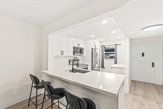 Building Photo - 2935 SW 22nd Ave