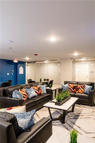 Building Photo - 101 Cedar St