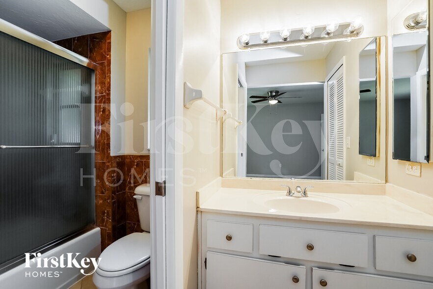 Building Photo - 8441 Bahamas Rd