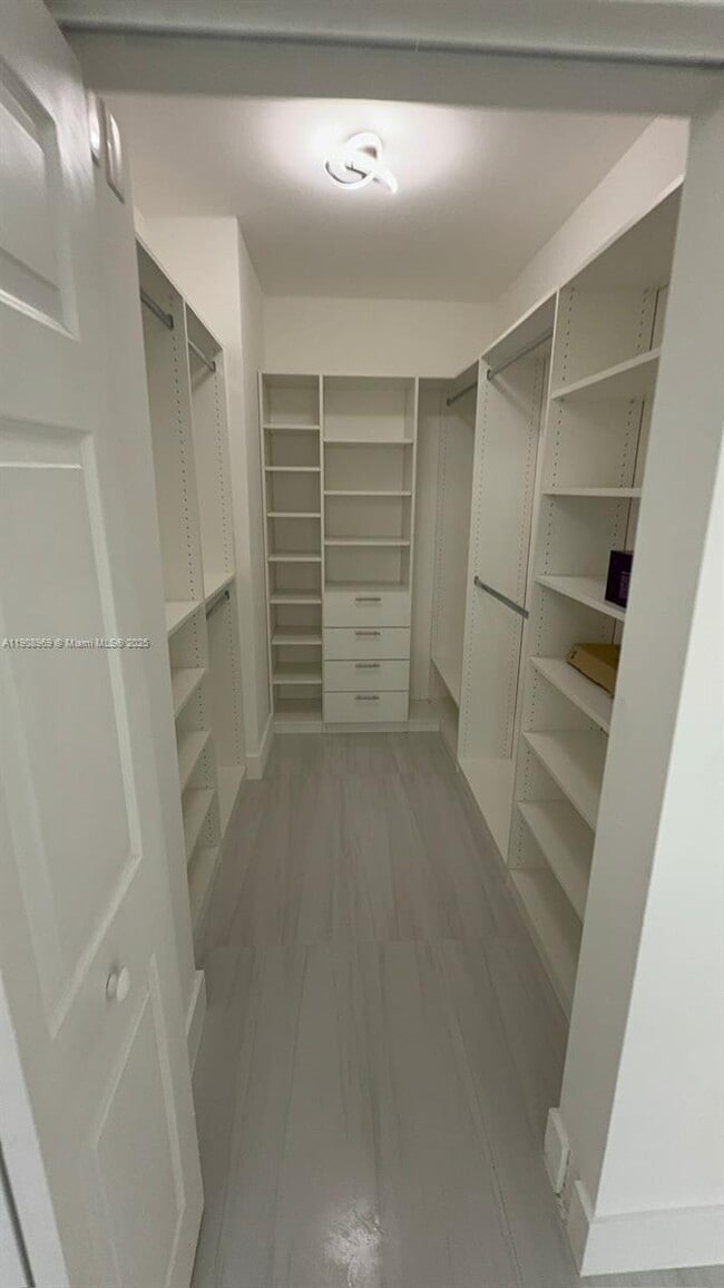 Building Photo - 17100 N Bay Rd