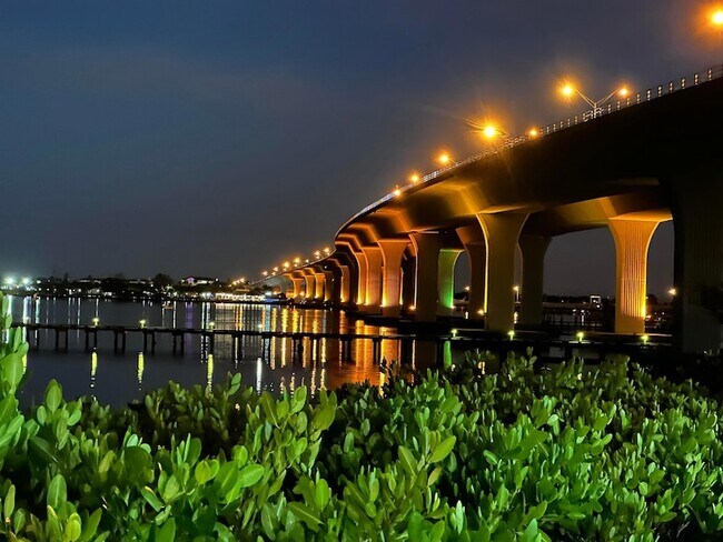 Building Photo - 975 NW Flagler Ave