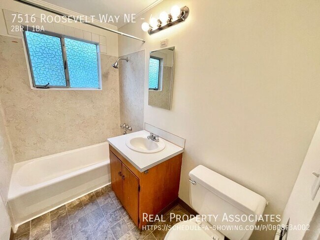 Building Photo - 7516 Roosevelt Way NE