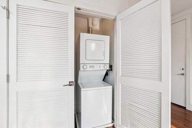 Building Photo - 1469 Harvard St NW