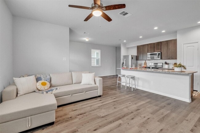 Building Photo - Beautifully maintained 2-story home in the desirable Camillo Lakes community, offering 3 bedrooms...