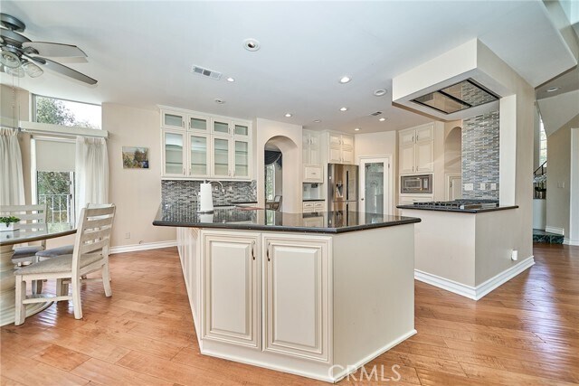 Building Photo - 1089 Village Dr