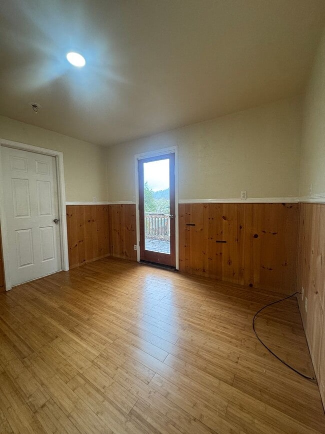 Building Photo - 5-Bed, 3-Bath in South Eugene