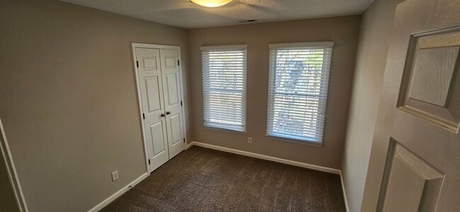 Building Photo - Beautiful, Hard to Find 4br/2.5ba in Cary! Available Now!