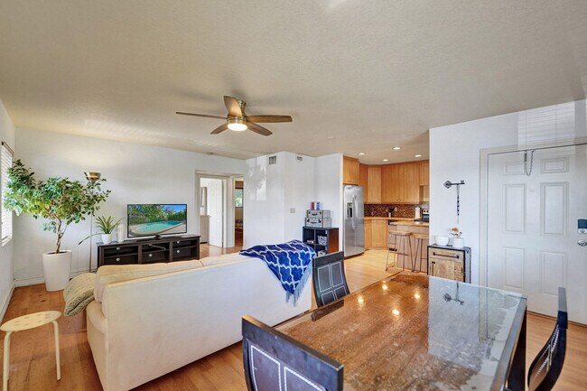 Building Photo - 1423 Holly Heights Dr