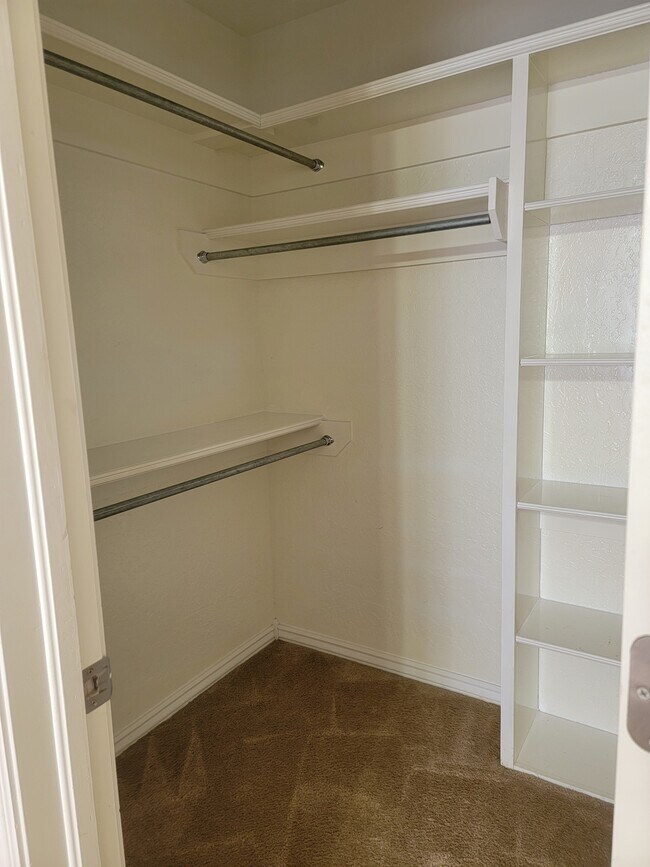 Building Photo - 1308 SW B Ave