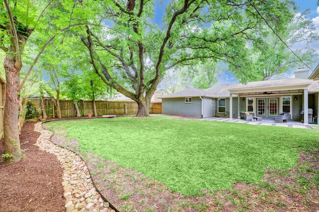 Building Photo - 10903 Hillcroft St