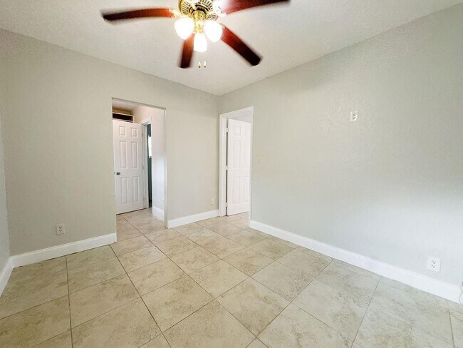 Building Photo - 1230 NE 2nd Ave