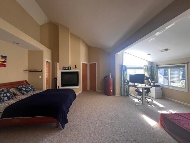 Building Photo - 227 Captain Eames Cir