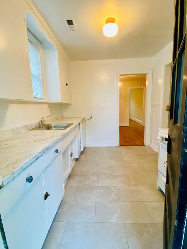 Building Photo - 4208 Fitzhugh Ave
