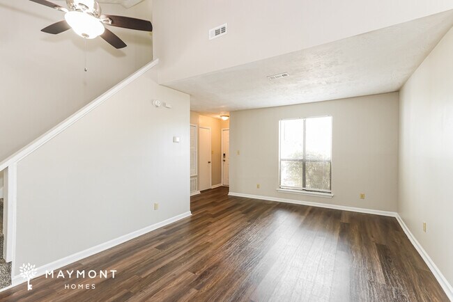 Building Photo - Inviting 3-Bedroom Home