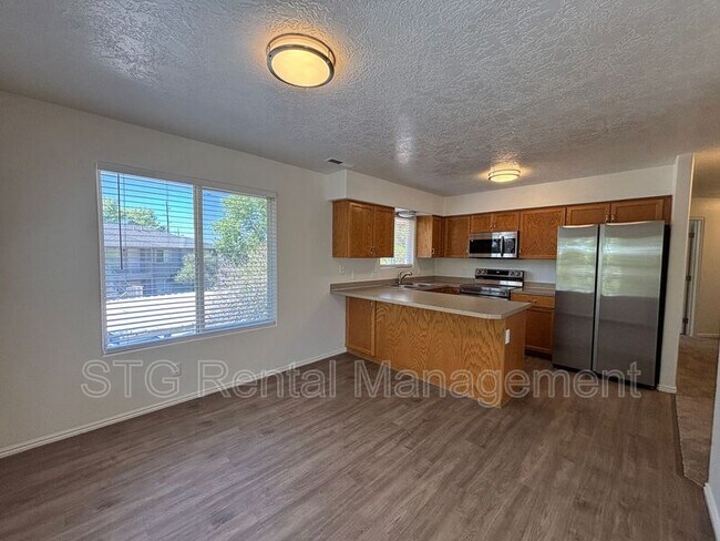Building Photo - 425 E 1050 S