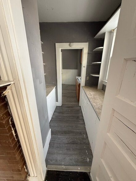 Building Photo - 27 Irving St