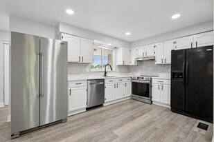 Building Photo - 708 Burman Ave