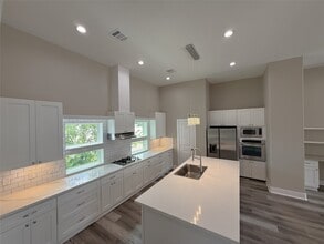 Building Photo - 2123 Bidwell Dr