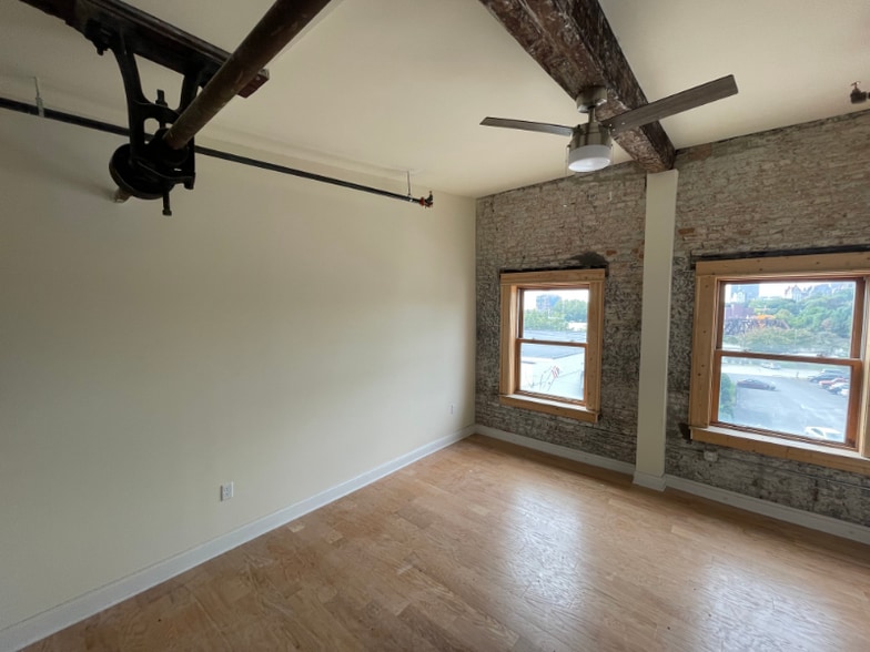 Building Photo - 883 Broadway
