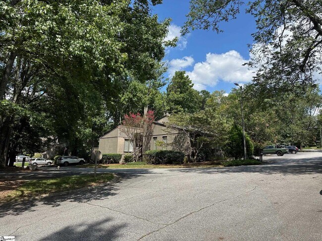 Building Photo - 126 Inglewood Way