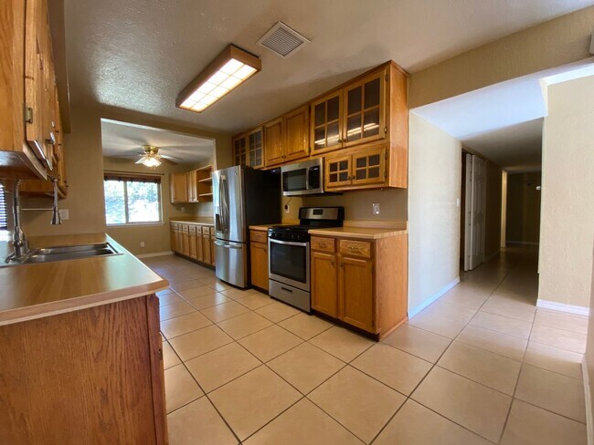Building Photo - 783 De Leon Dr